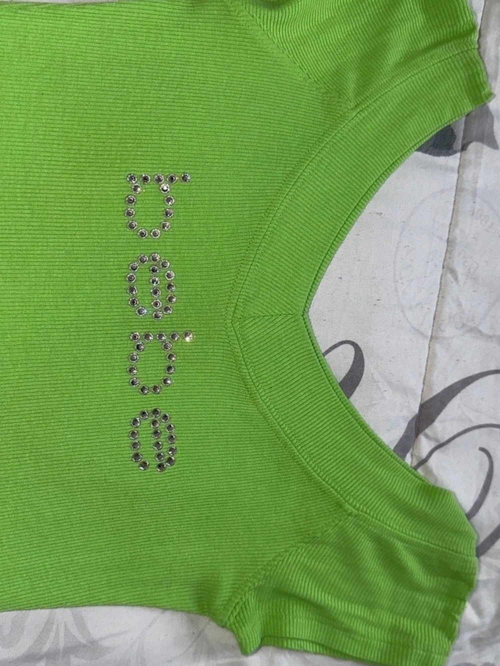 bebe Ribbed Rhinestone Logo V-Neck Top Green - Picture 2 of 2